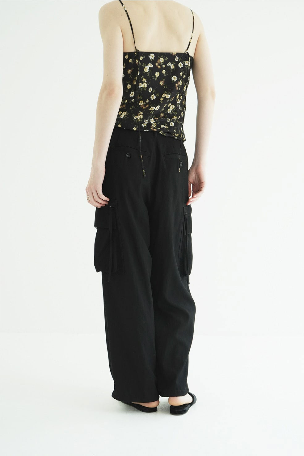 
                  
                    LOW WAIST POCKET CARGO PANTS
                  
                