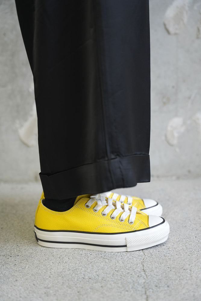 
                  
                    CHUCK TAYLOR® LEATHER OX
                  
                