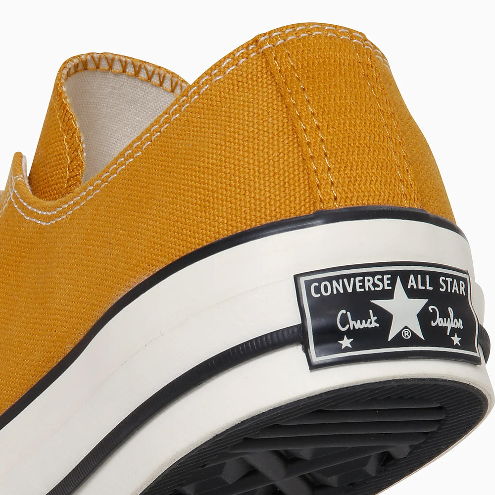 
                  
                    CHUCK TAYLOR CANVAS OX
                  
                