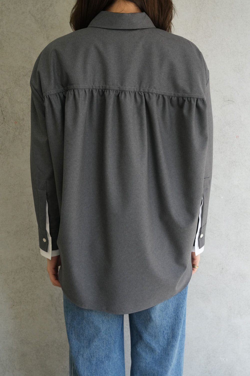 MARNI マルニ 25SS イタリア製 グレーウール製バックギャザーシャツ マルニシンボル入り CAMA0613QS TW839 38 GRAPHITE(00N60) 定価152,900円 長袖 ウールトロピカルシャツ トップス【新古品】【中古】【MARNI】 グレーウール製バックギャザーシャツ、マルニシンボル入り – OBLIGE