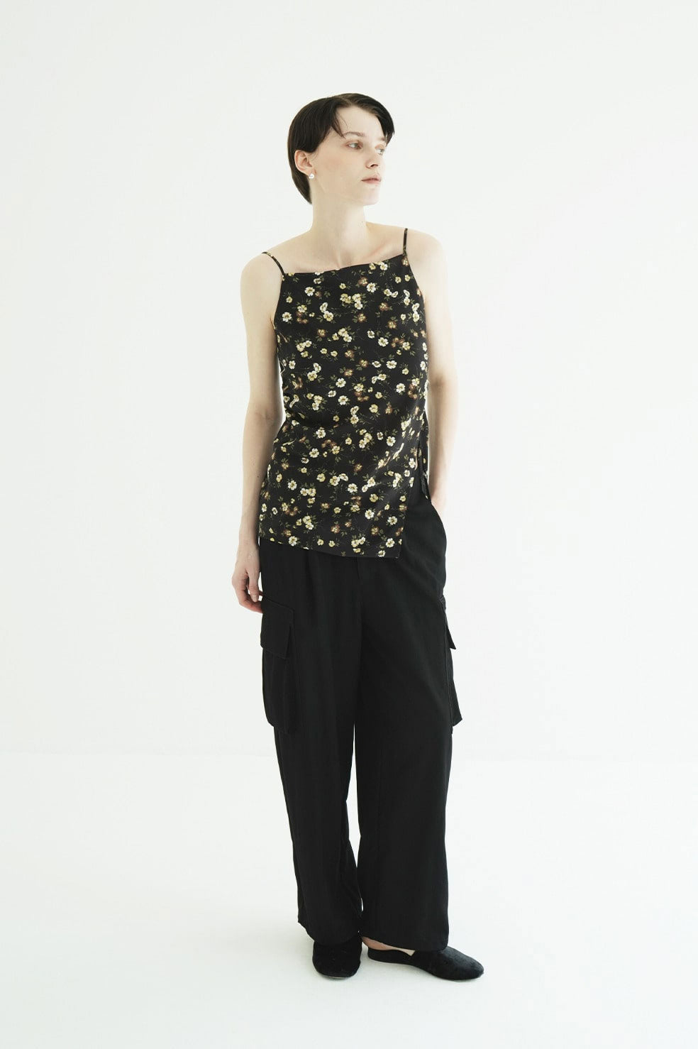 
                  
                    LOW WAIST POCKET CARGO PANTS
                  
                
