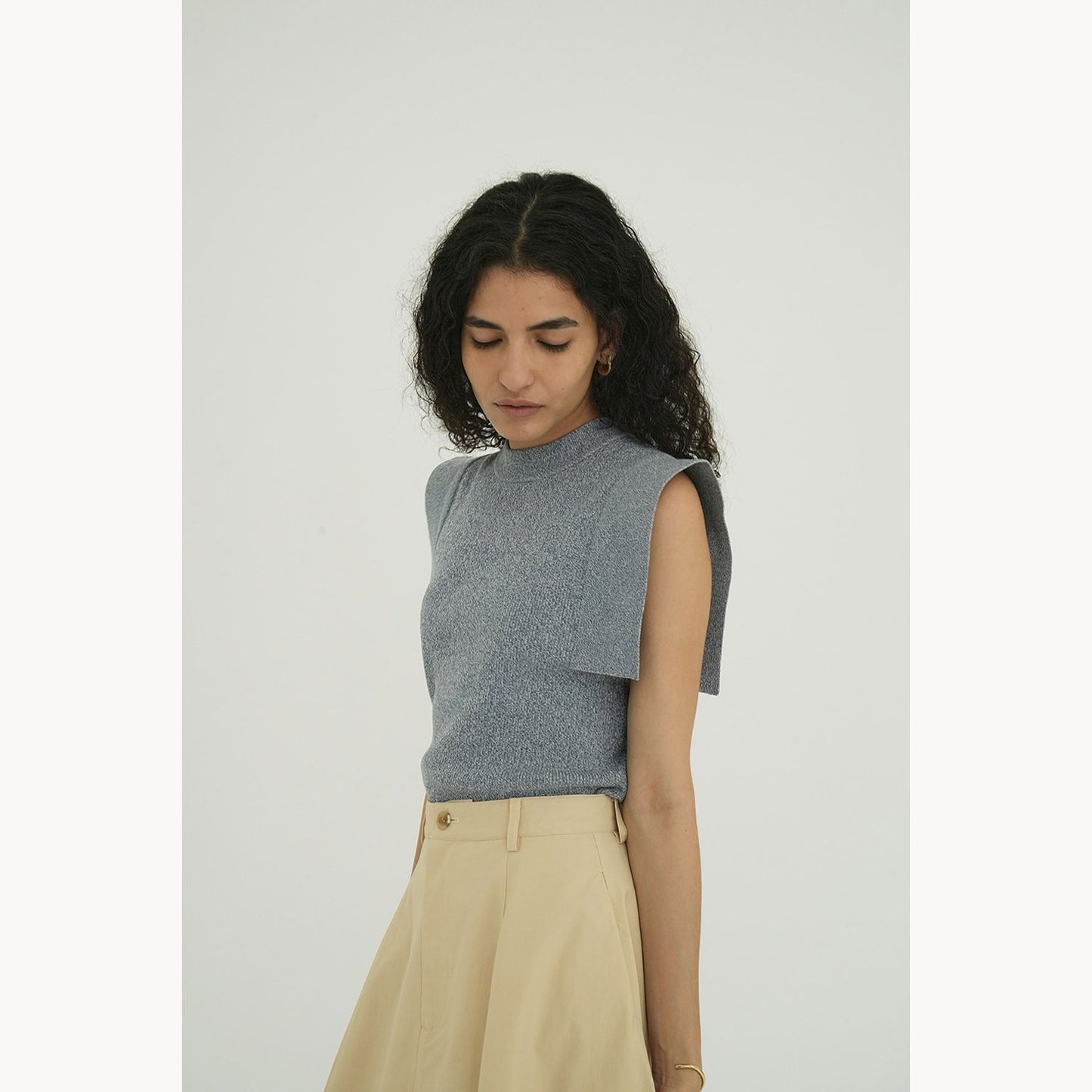 
                  
                    SQUARE SLEEVE KNIT TOPS -BEIGE-
                  
                