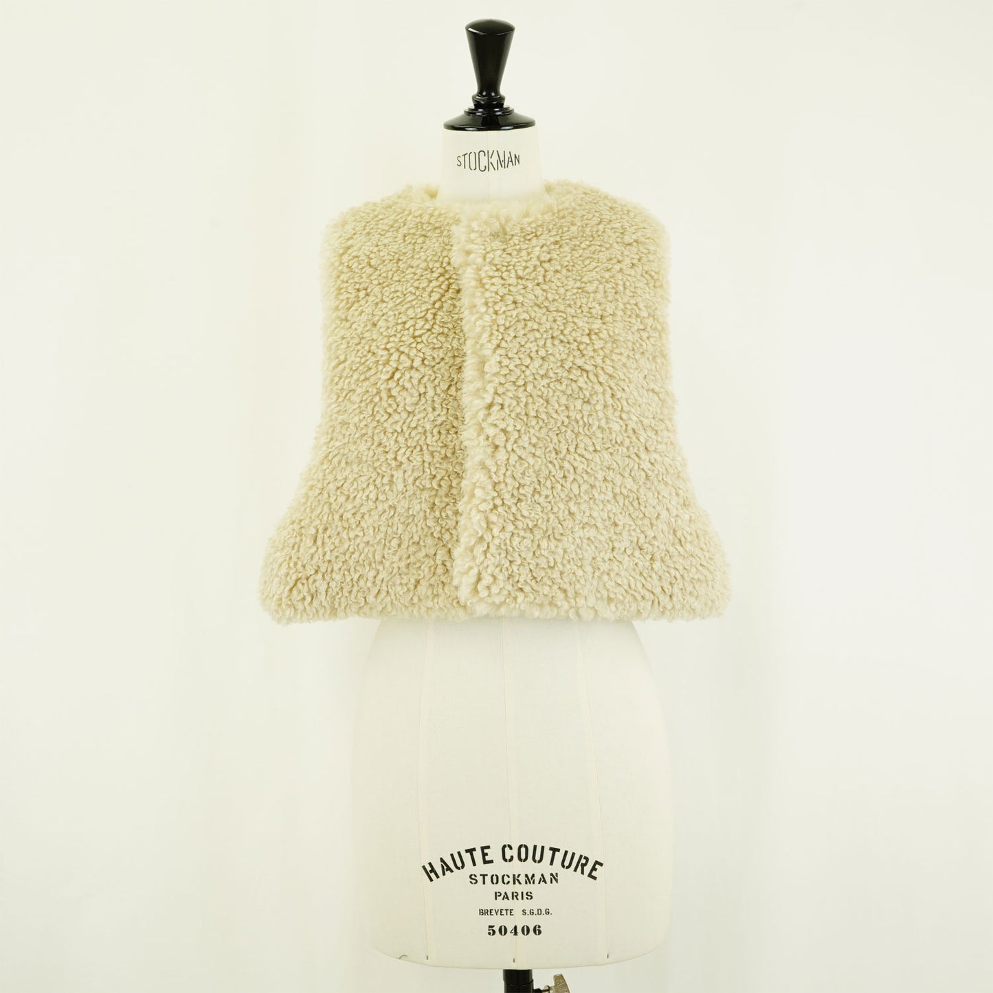 
                  
                    FAUX SHEARLING CROPPED VEST
                  
                