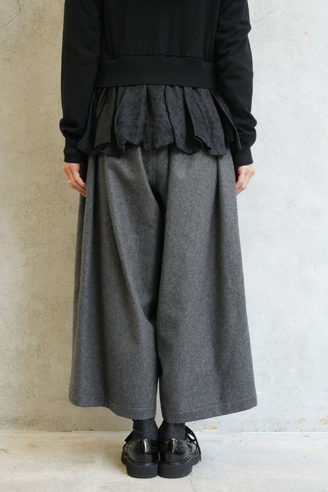 
                  
                    ウールエステルクロスパンツ-TOPGREY-
                  
                