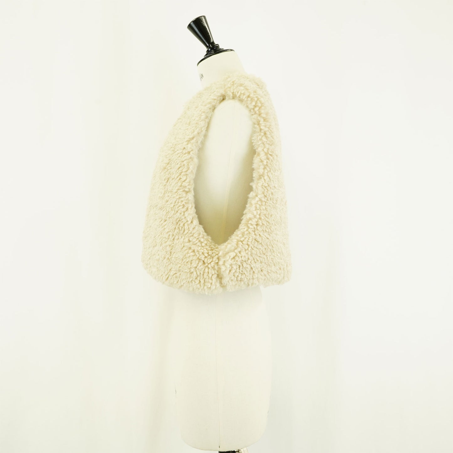
                  
                    FAUX SHEARLING CROPPED VEST
                  
                