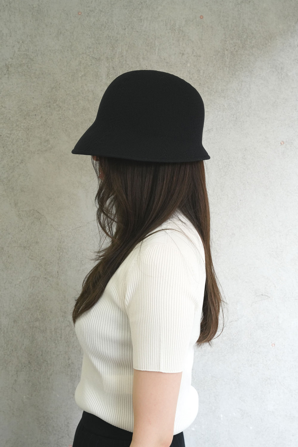 MESH KNIT ASYMMETRIC HAT – OBLIGE