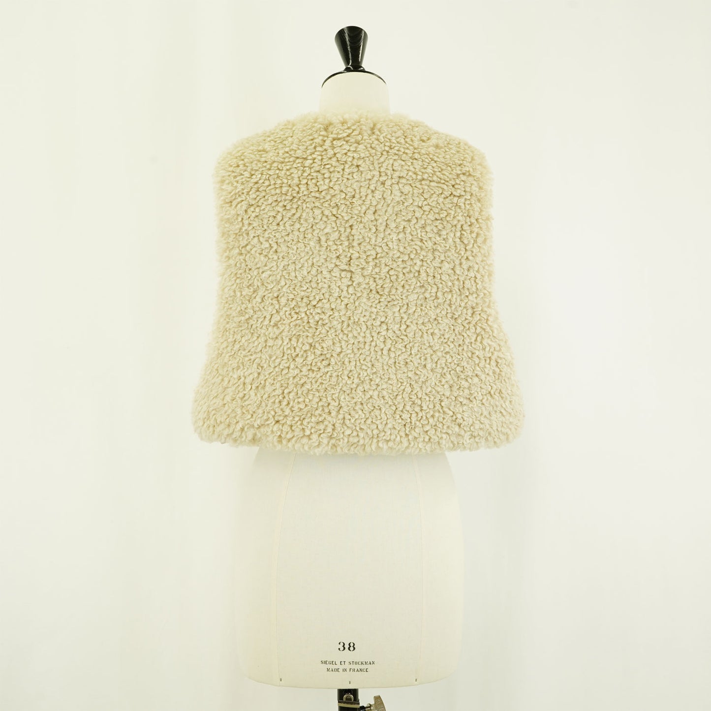 
                  
                    FAUX SHEARLING CROPPED VEST
                  
                