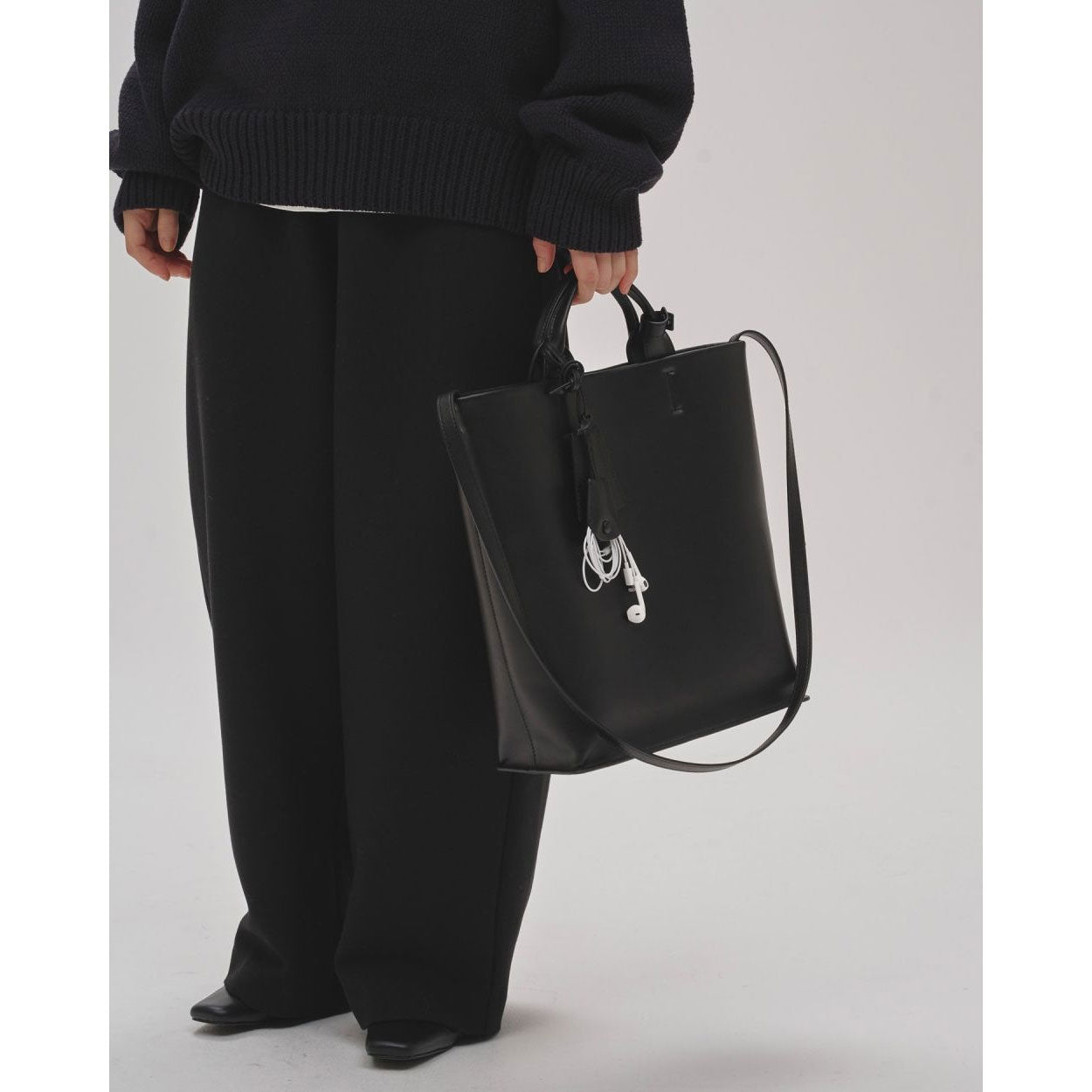 
                  
                    Useful Leather Bag(L)
                  
                