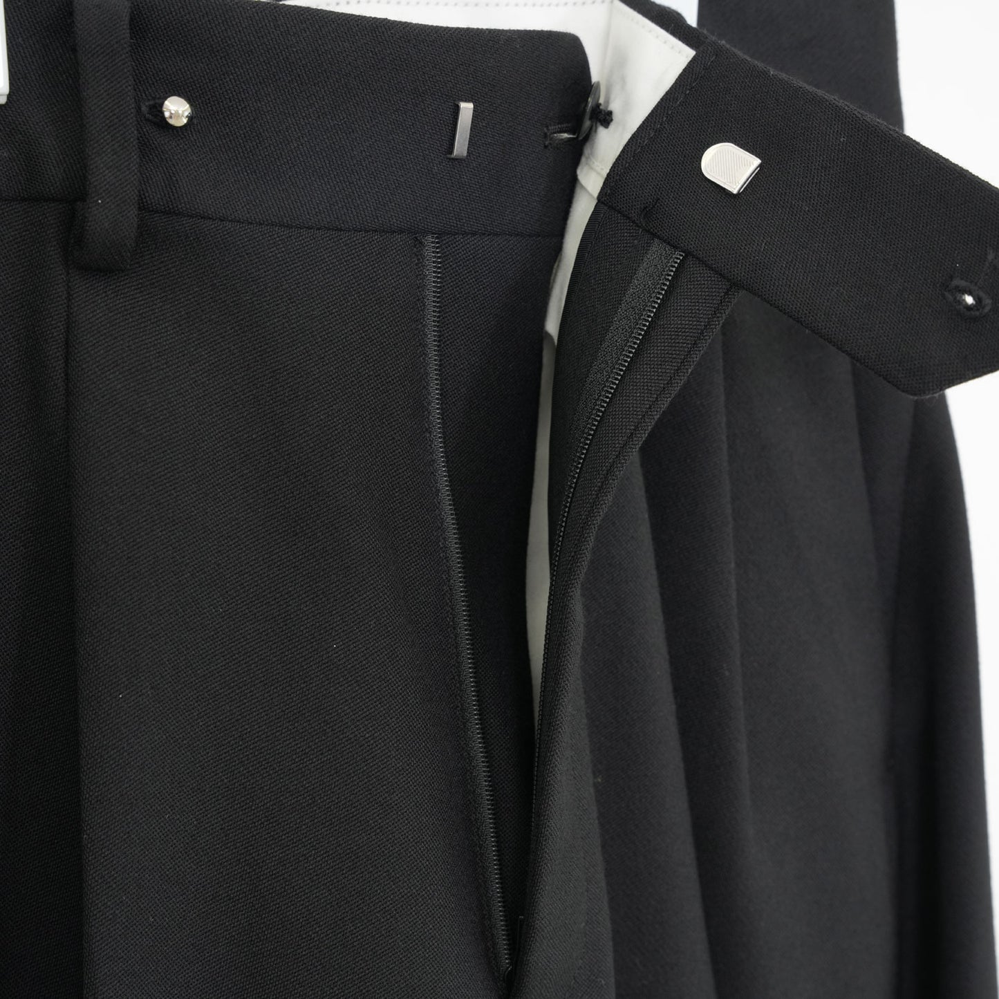 
                  
                    DOESKIN BARREL-LEG PANTS-CHACOAL-
                  
                