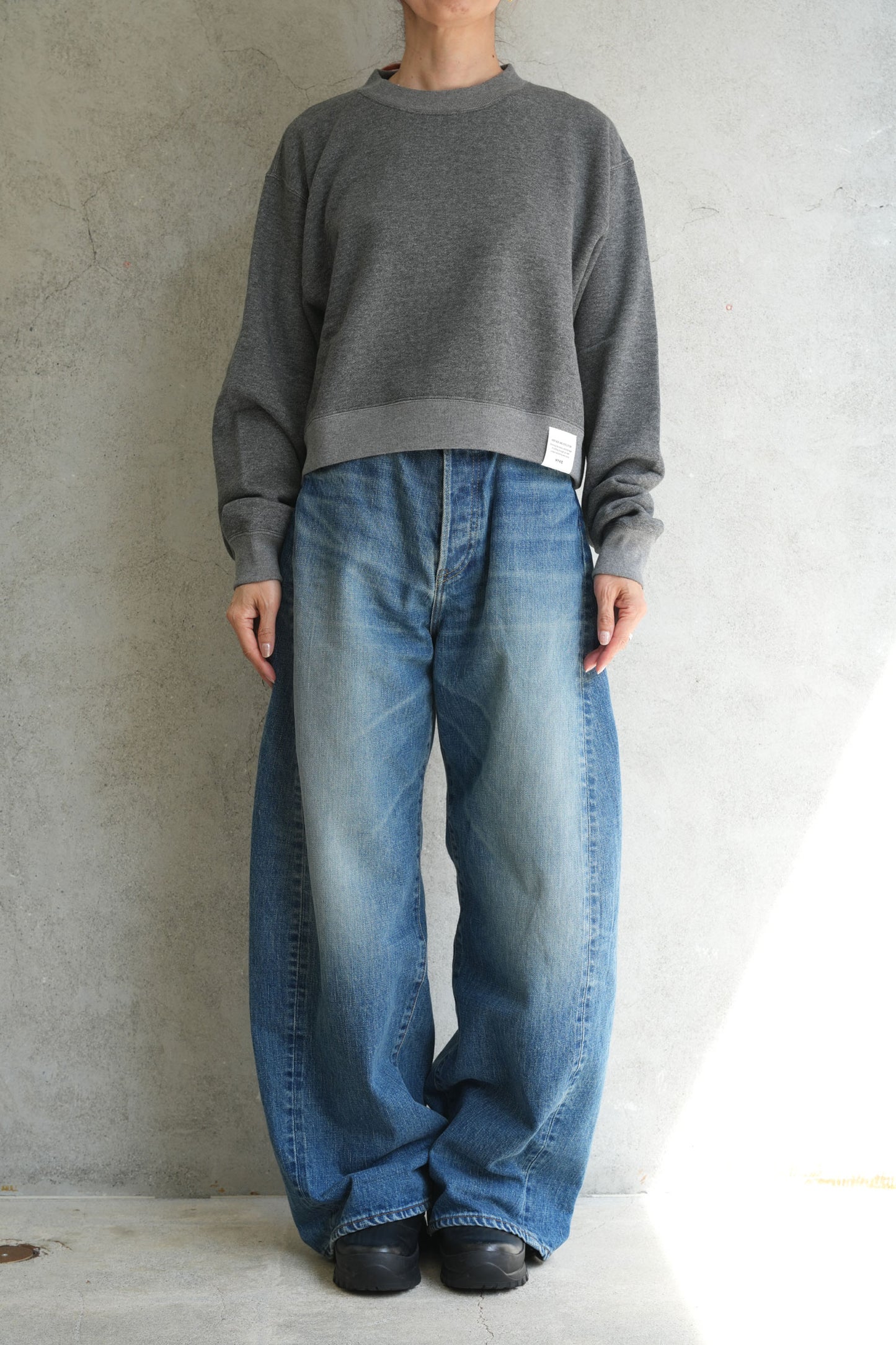 
                  
                    CROPPED SWEAT SHIRT -CHARCOAL-
                  
                
