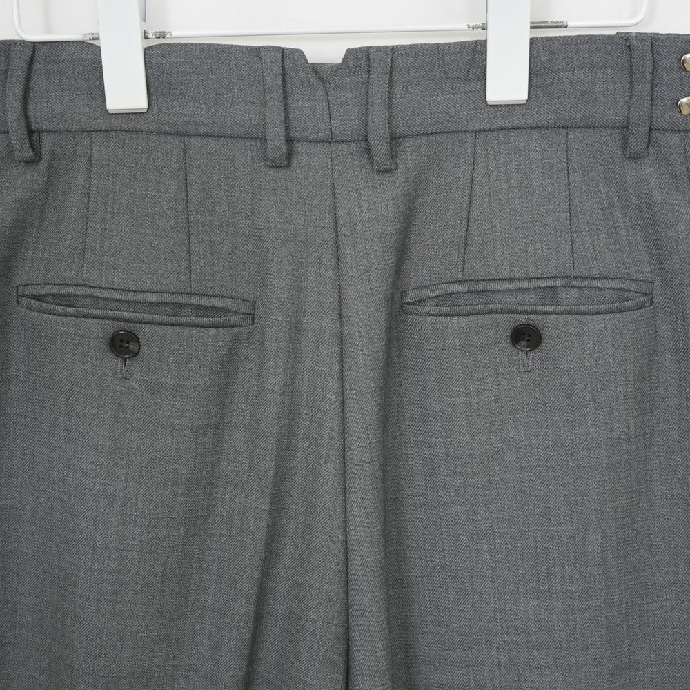 
                  
                    Low-crotch Bermuda Pants-GREY
                  
                