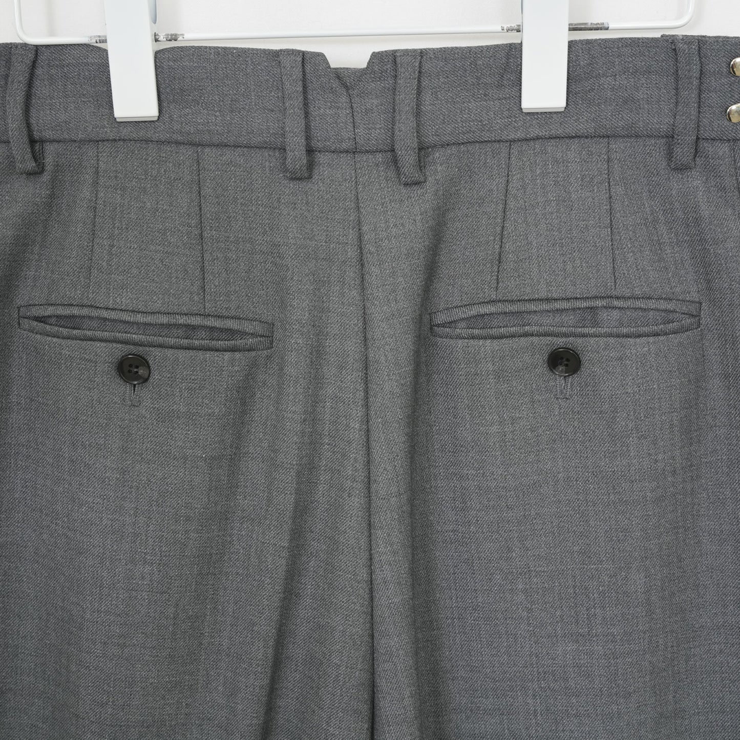 
                  
                    Low-crotch Bermuda Pants-GREY
                  
                