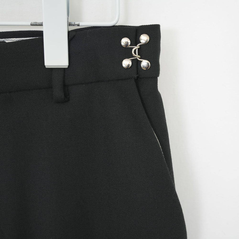 
                  
                    Low-crotch Bermuda Pants-GREY
                  
                