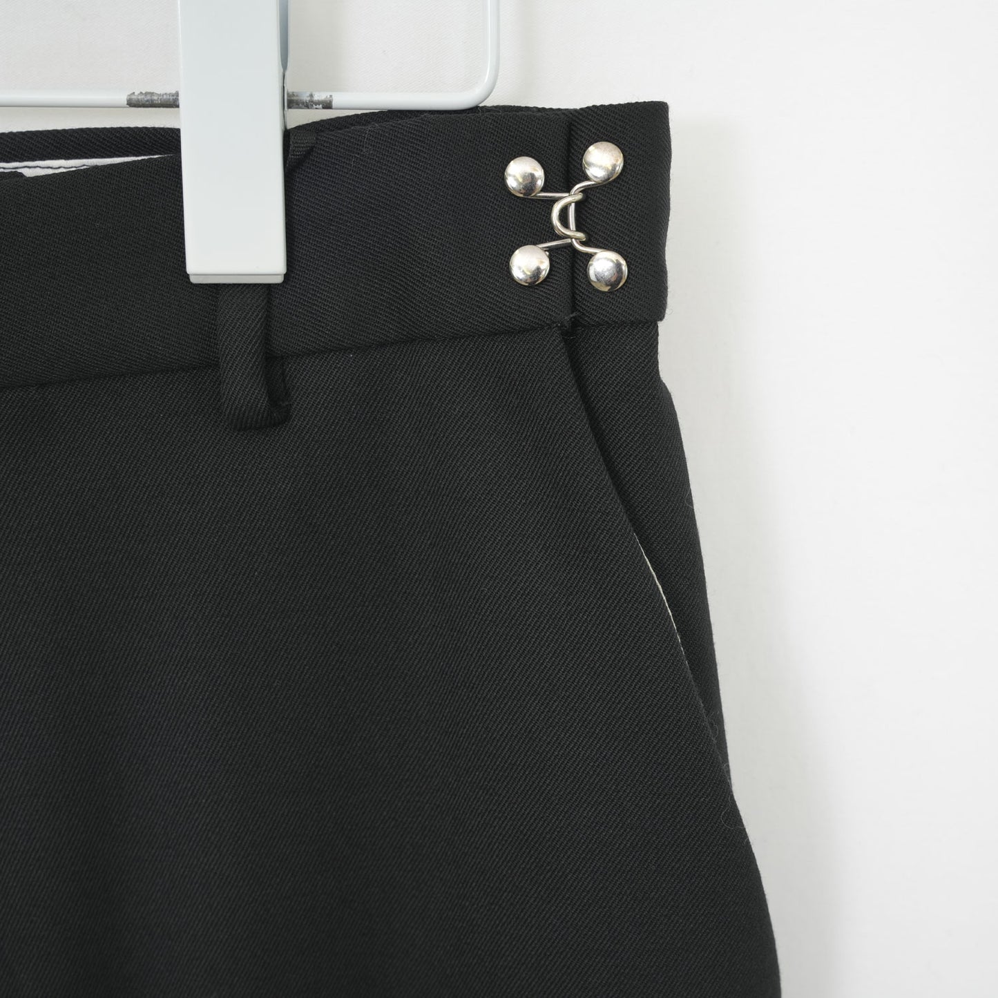 
                  
                    Low-crotch Bermuda Pants-GREY
                  
                