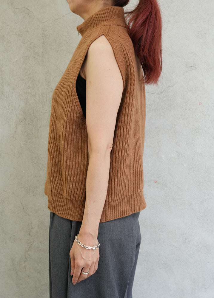 
                  
                    RIBBED KNIT WOOL VEST-BLACK-
                  
                