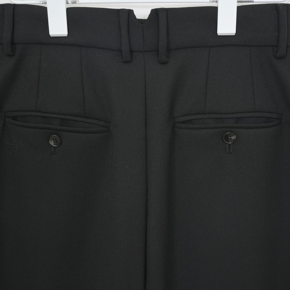 
                  
                    Low-crotch Bermuda Pants-GREY
                  
                
