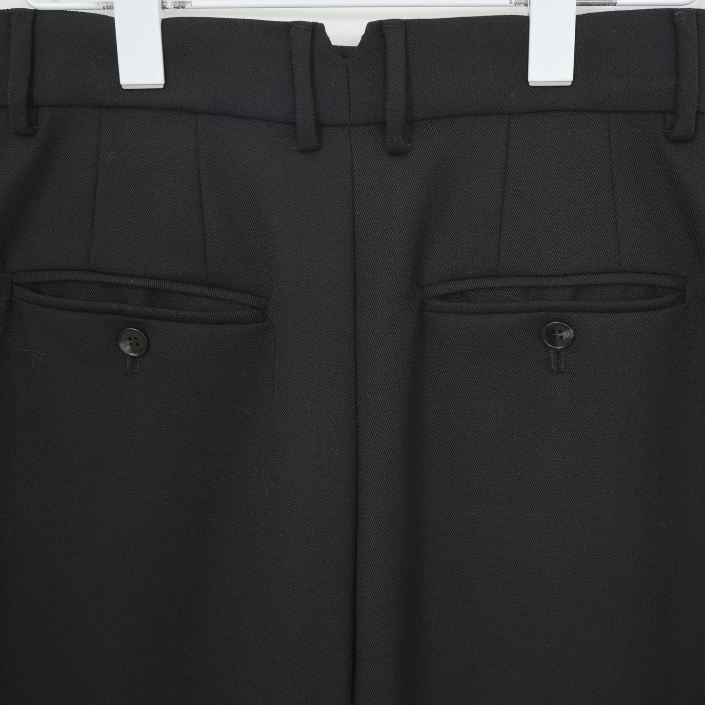 
                  
                    Low-crotch Bermuda Pants-GREY
                  
                