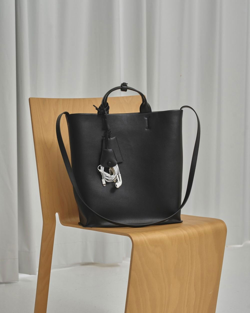 
                  
                    Useful Leather Bag(L)
                  
                