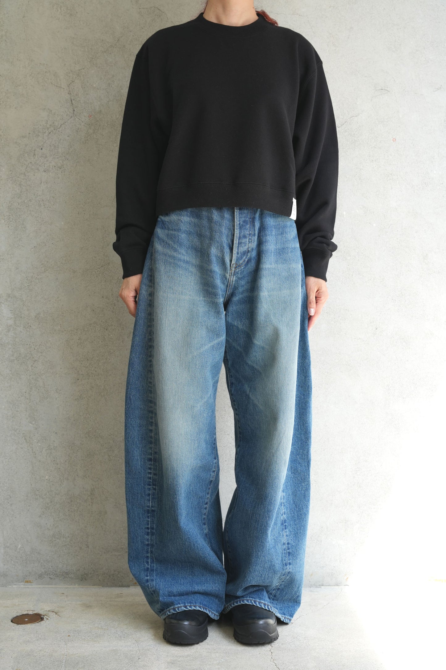 
                  
                    CROPPED SWEAT SHIRT -CHARCOAL-
                  
                