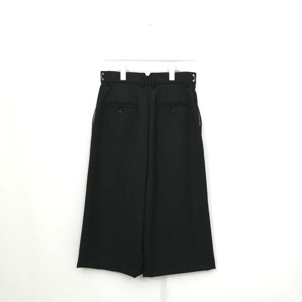 
                  
                    Low-crotch Bermuda Pants-GREY
                  
                