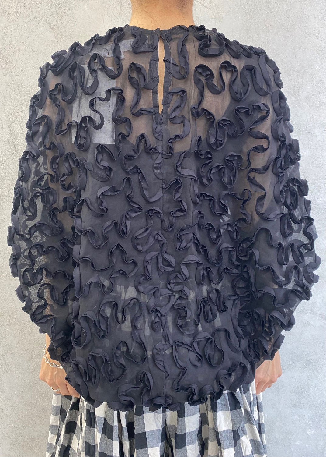 
                  
                    オーガンジー刺繍リボンTOPS -BLACK-
                  
                