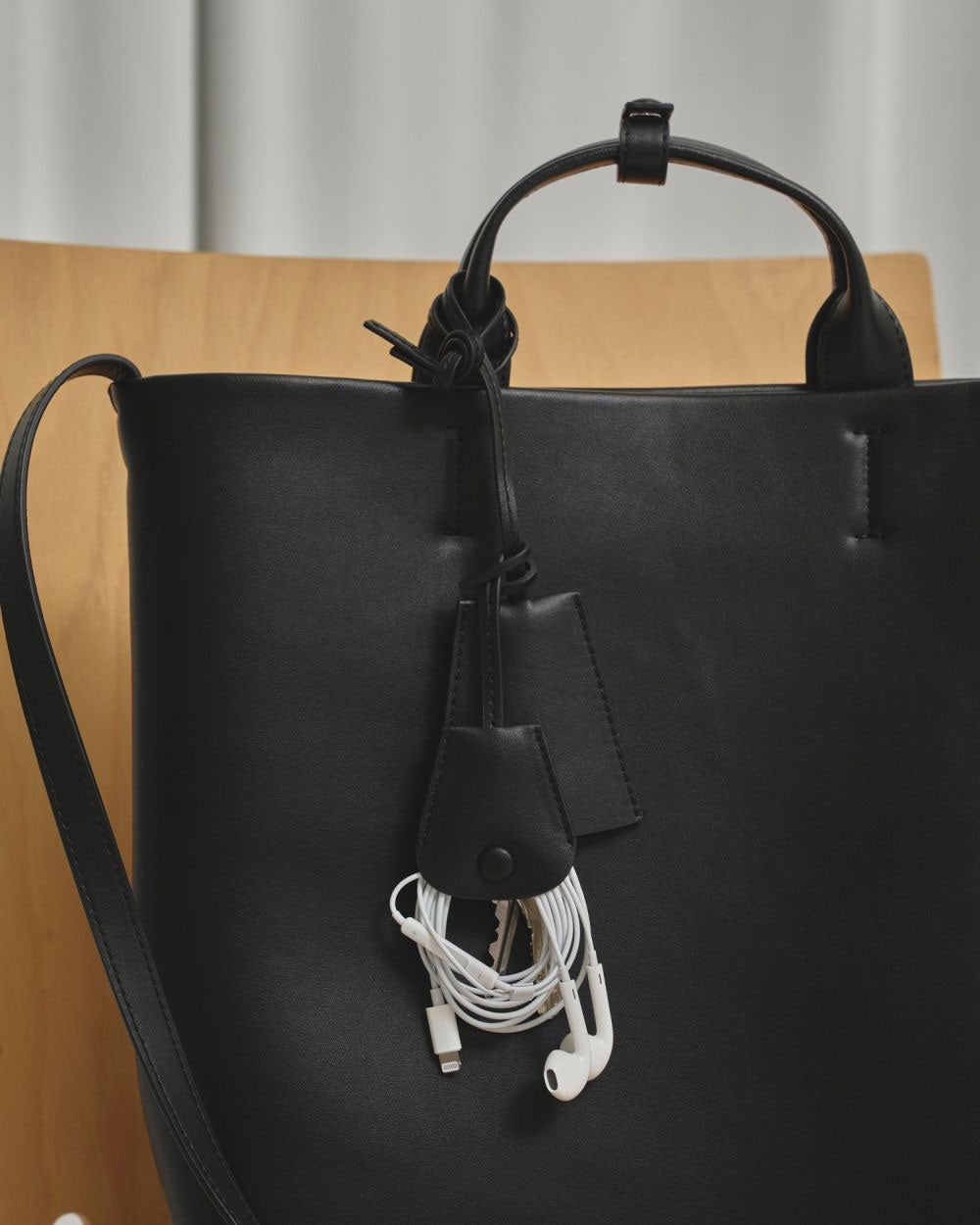
                  
                    Useful Leather Bag(L)
                  
                