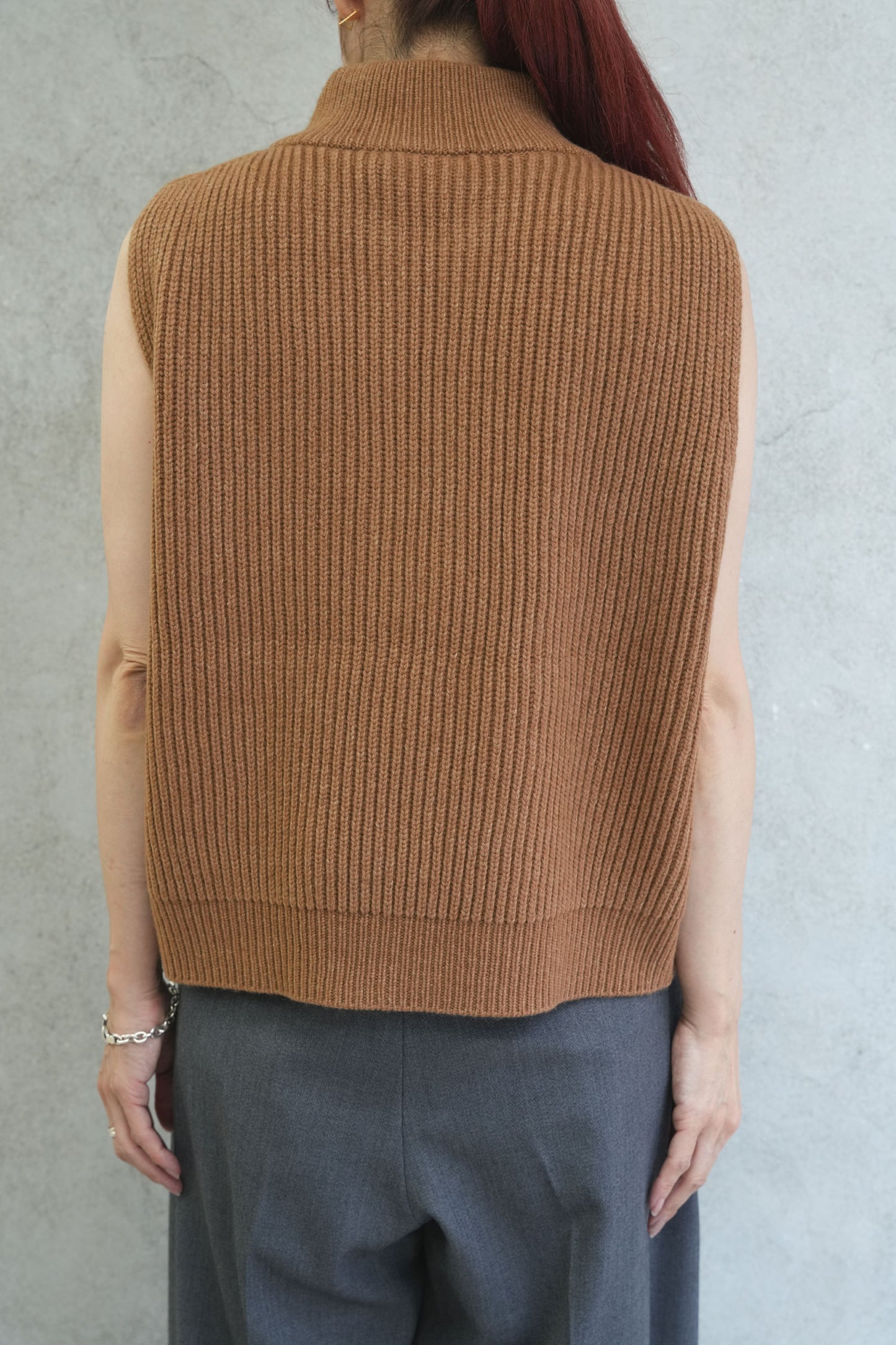 
                  
                    RIBBED KNIT WOOL VEST-BLACK-
                  
                