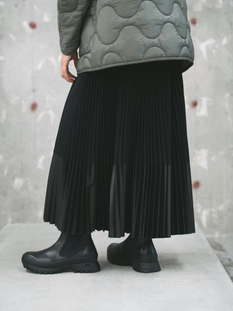 
                  
                    TAFFETA X ECO-LEATHER PLEATED SKIRT
                  
                