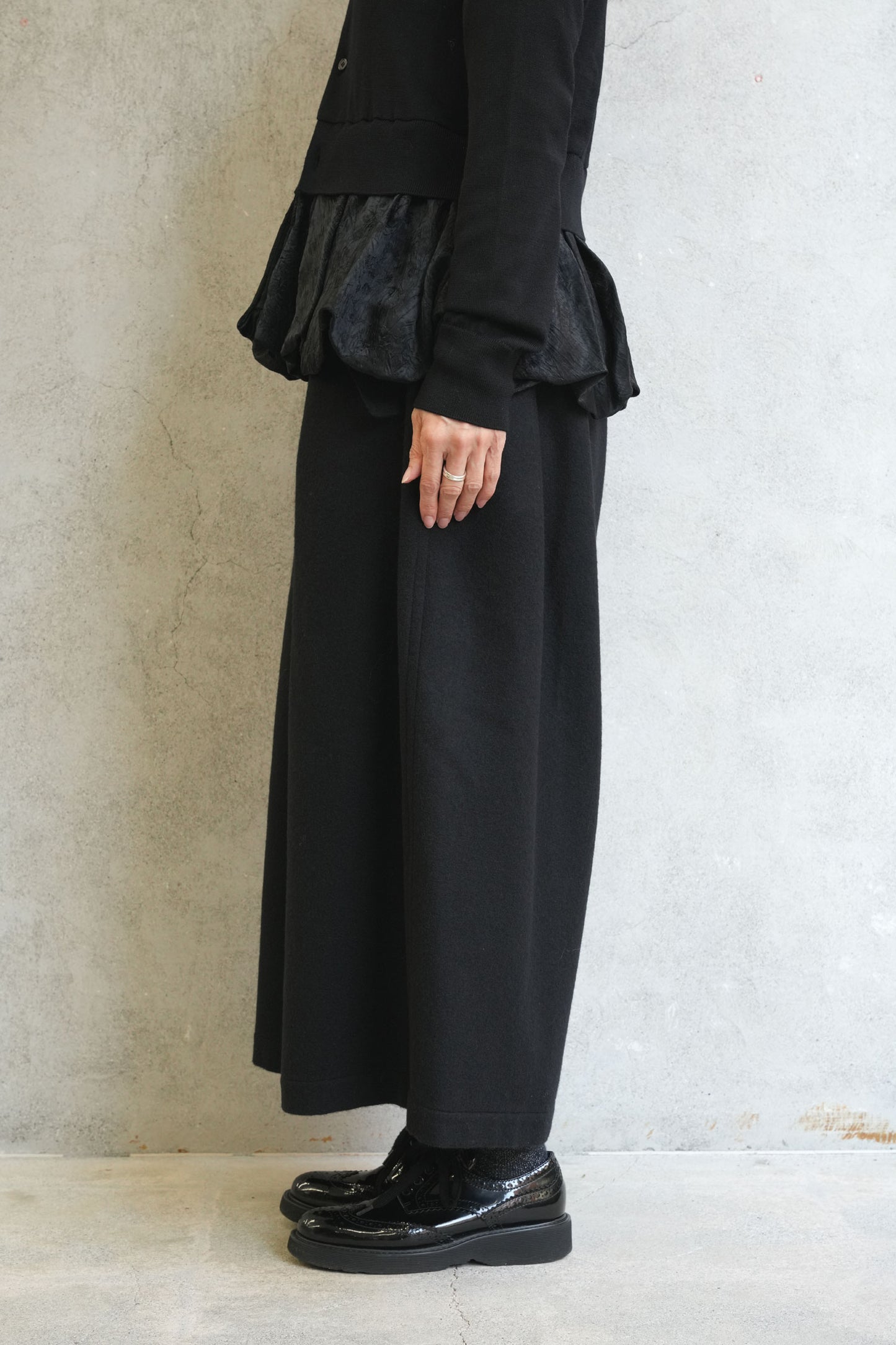 
                  
                    ウールエステルクロスパンツ-TOPGREY-
                  
                