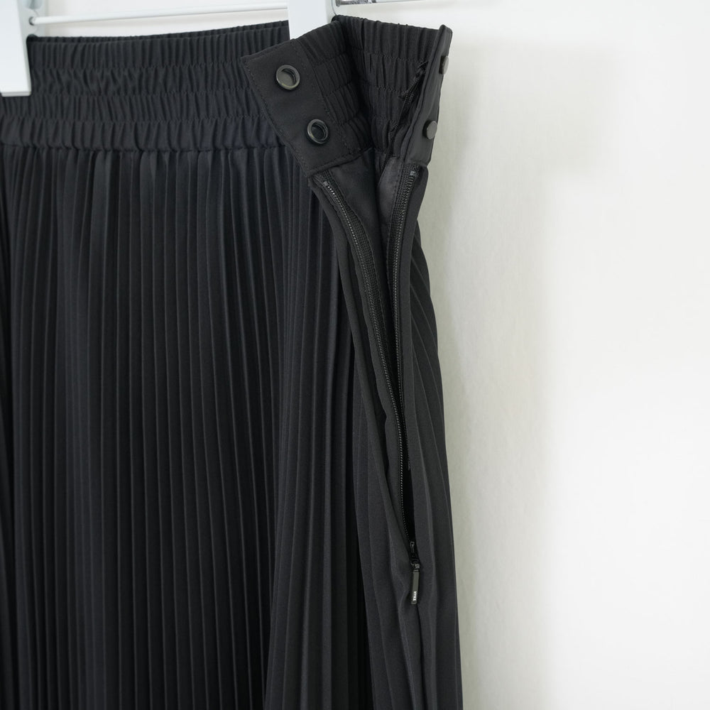 
                  
                    TAFFETA PLEATED SKIRT-CREAM-
                  
                