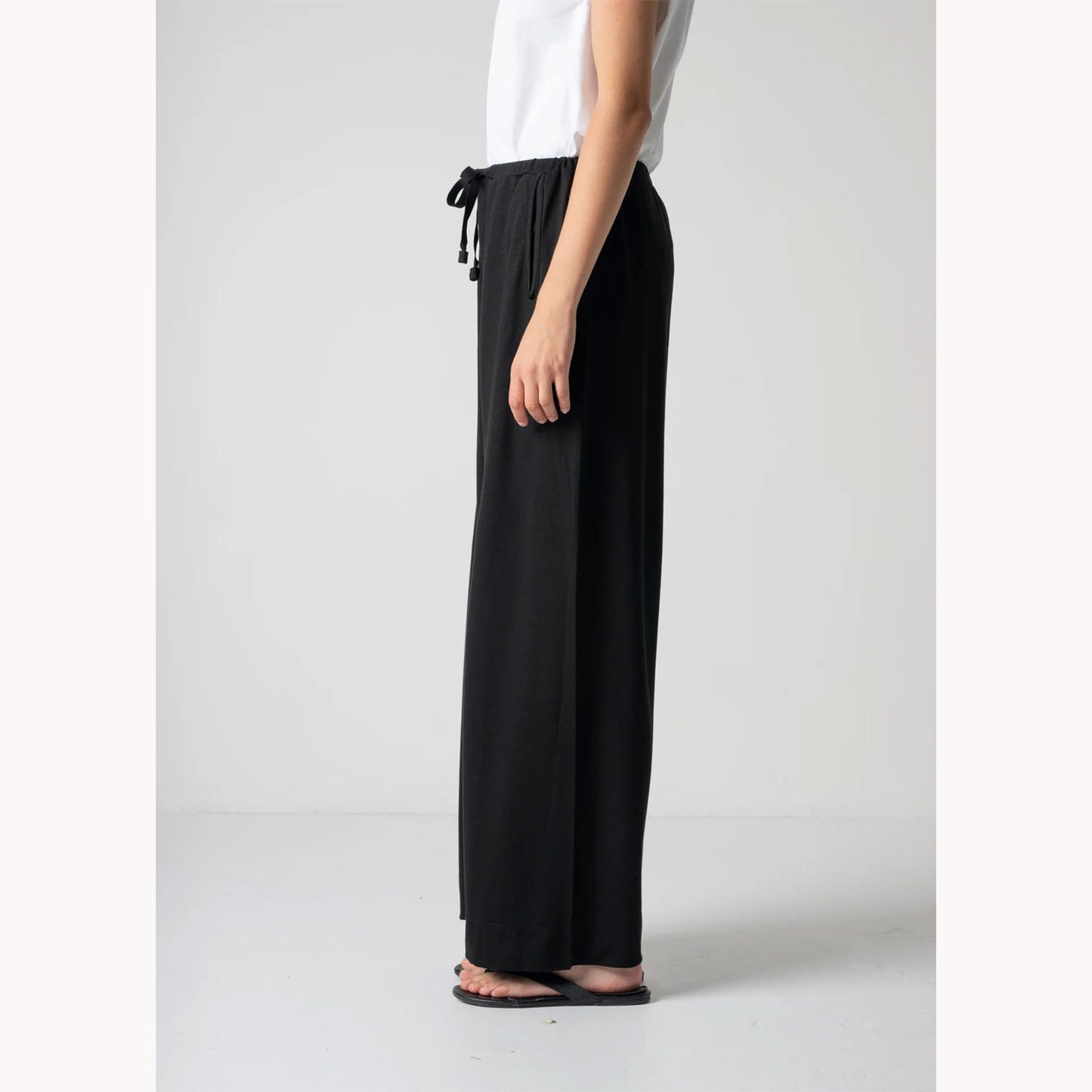 
                  
                    ALISON TROUSERS -BLACK-
                  
                