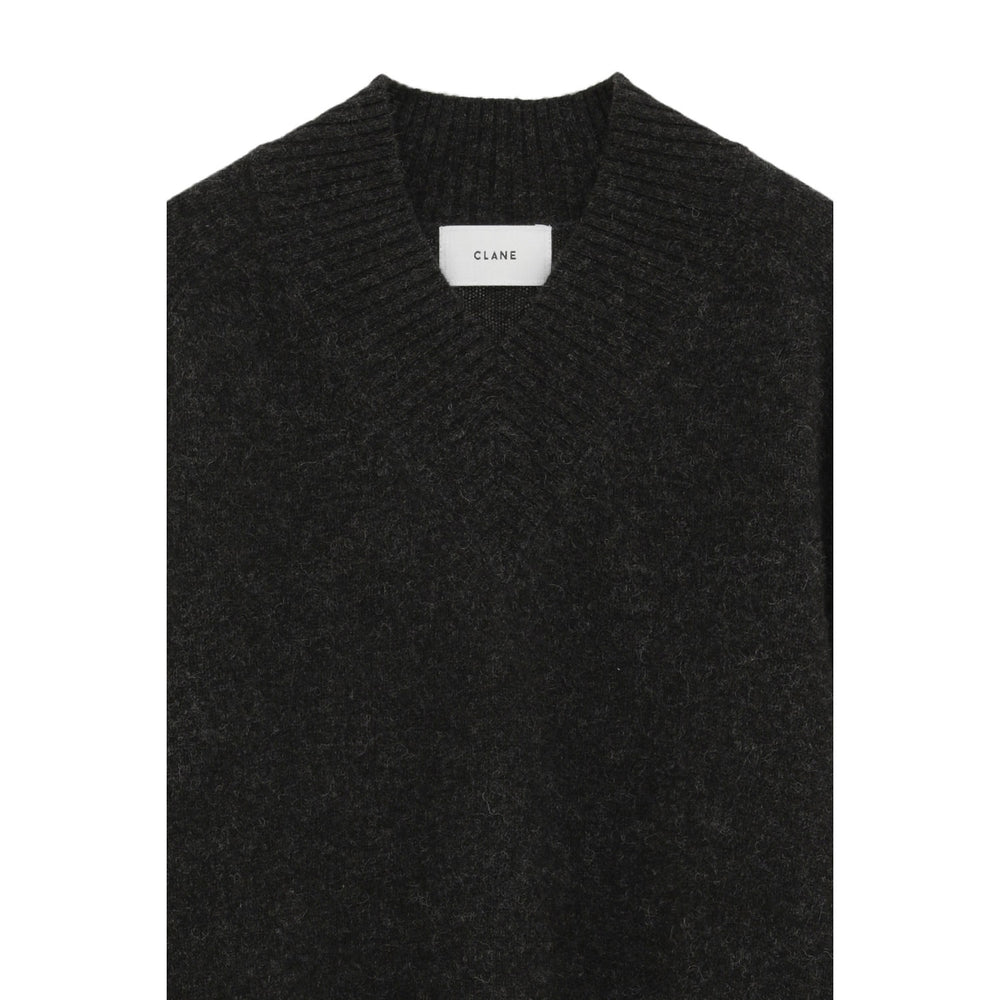 
                  
                    YAK V NECK KNIT TOPS -CHACOAL GRAY-
                  
                