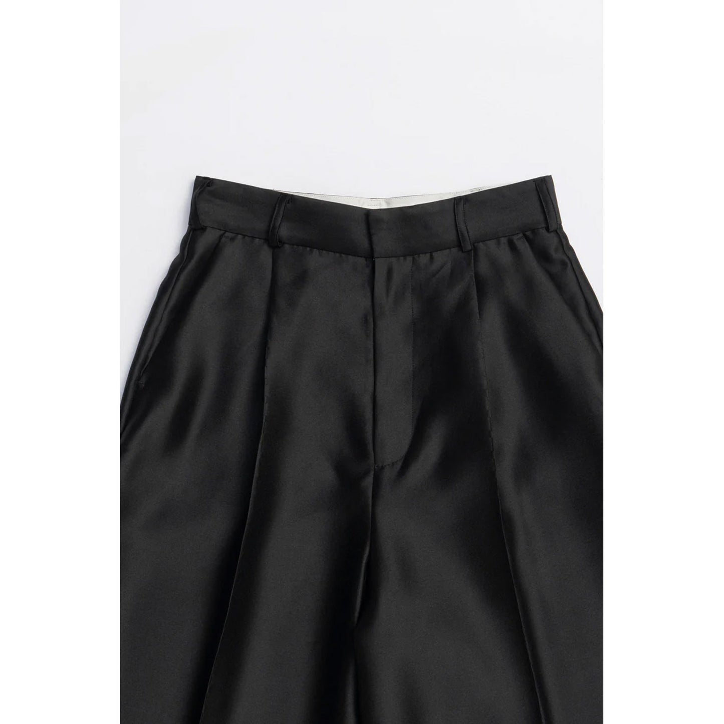 
                  
                    Organza Bermuda Pants-BLACK-
                  
                