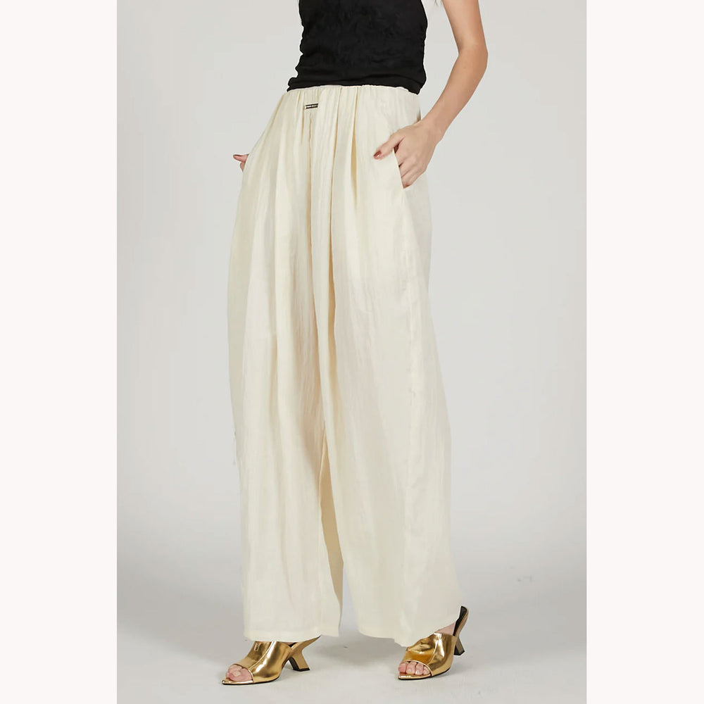 
                  
                    Satin Gathered Balloon Pants -WHITE-
                  
                