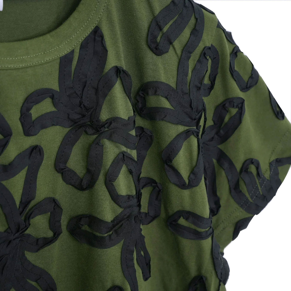 
                  
                    リボン刺繍Tシャツ -KHAKI-
                  
                