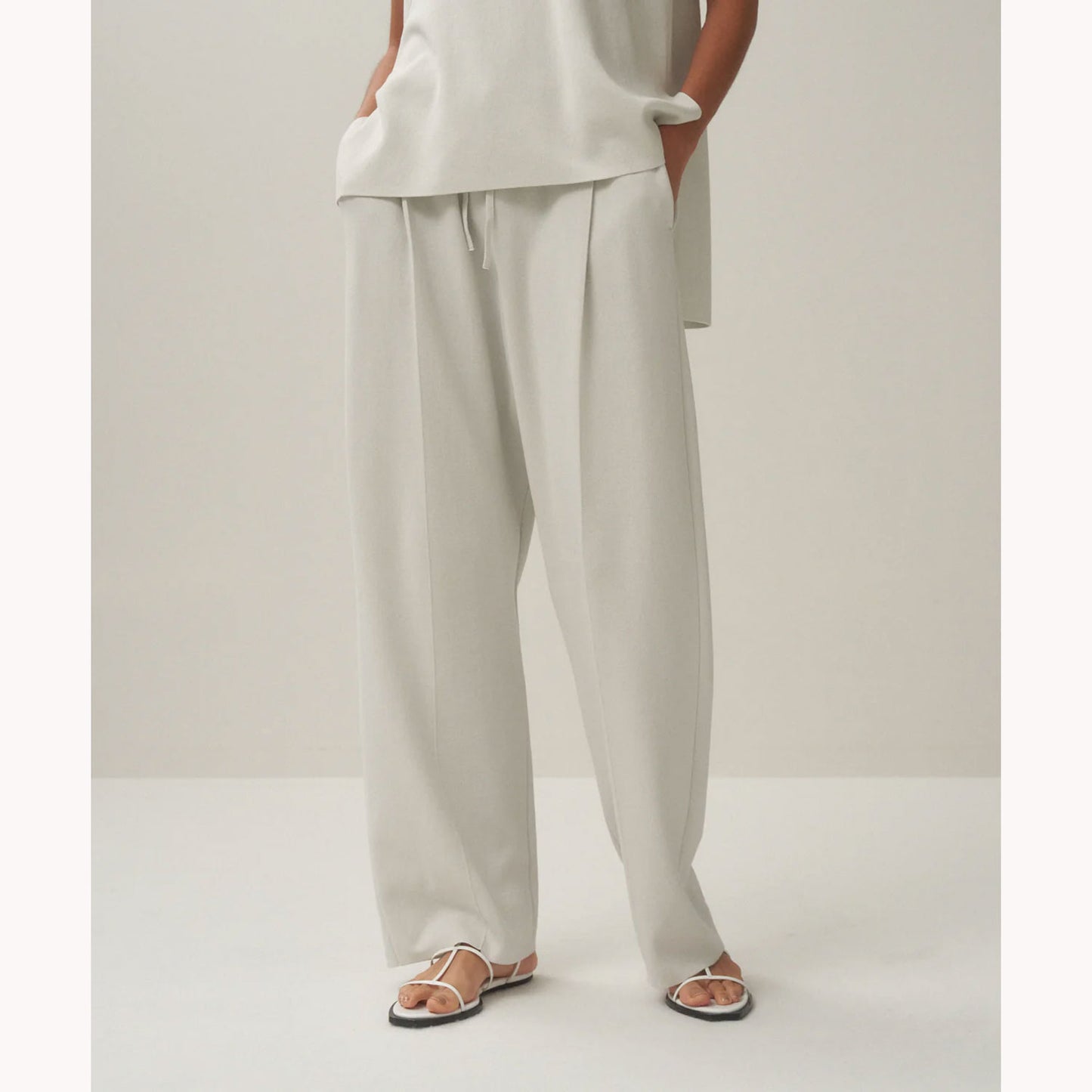 
                  
                    50/2 NATURAL DYED ORGANIC | STRAIGHT EASY PANTS -CHARCOAL GREY-
                  
                