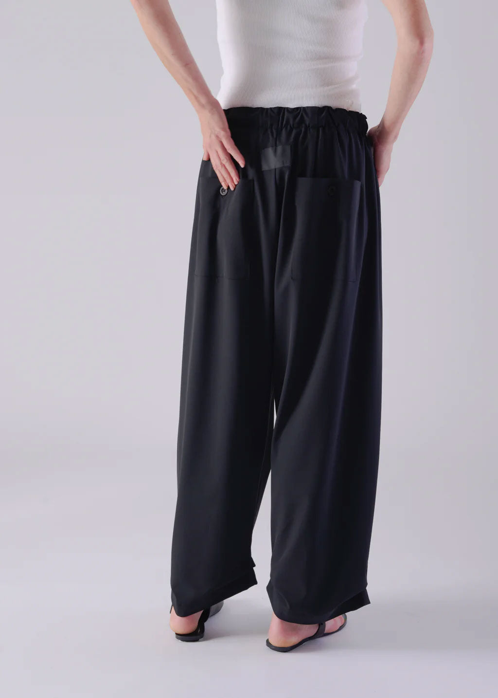 
                  
                    NIRVANA TUCKED HEM TROUSERS-BLACK-
                  
                