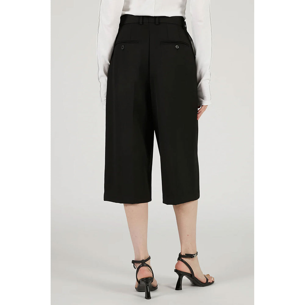 
                  
                    Low-crotch Bermuda Pants-BLACK-
                  
                