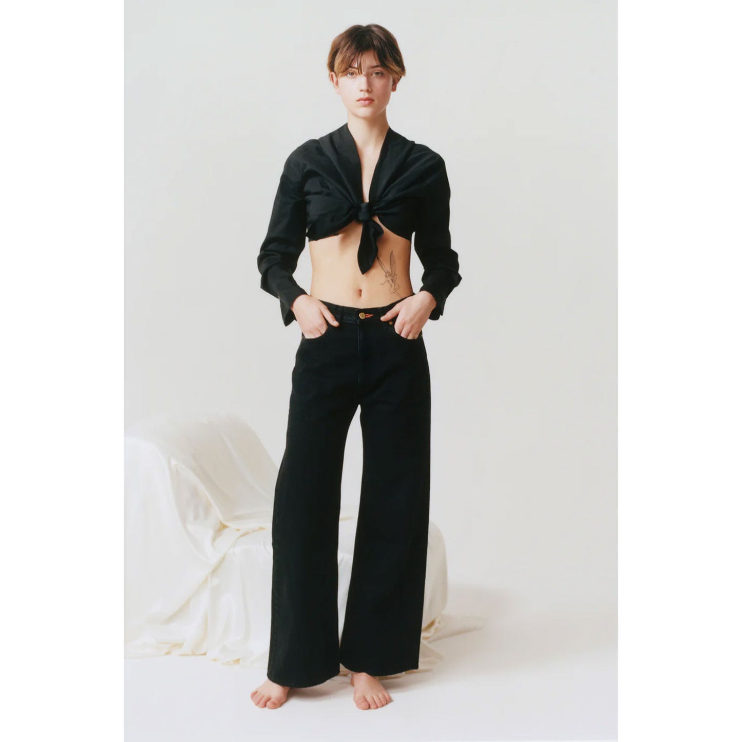 
                  
                    The Amber Jean -BLACK-
                  
                