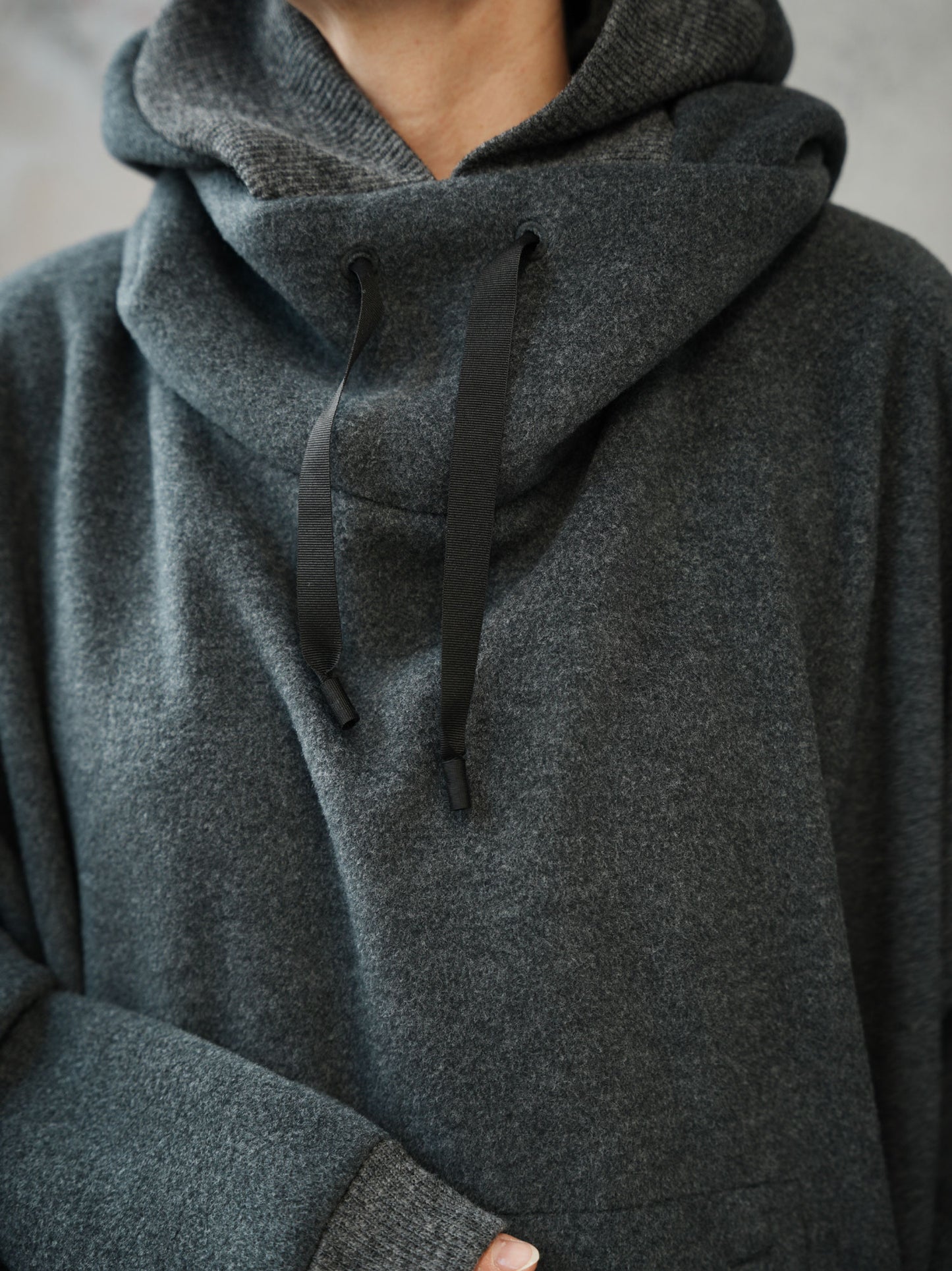 
                  
                    KNOLL CROPPED HOODY
                  
                