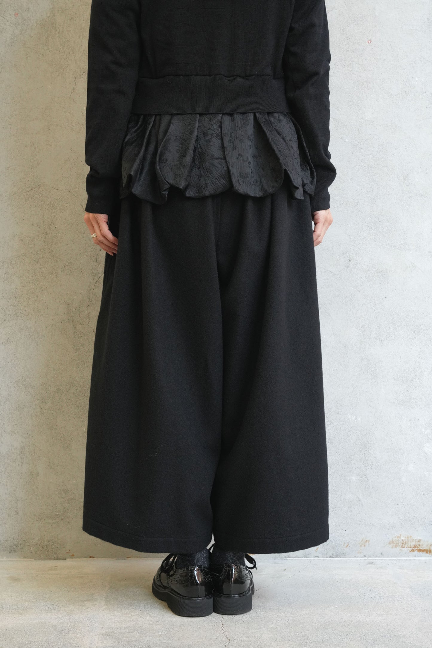 
                  
                    ウールエステルクロスパンツ-TOPGREY-
                  
                