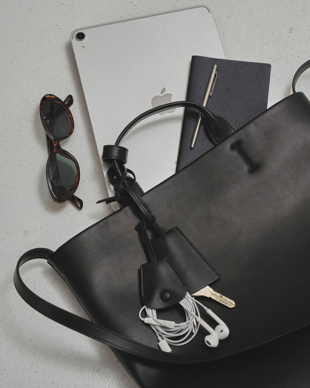 
                  
                    Useful Leather Bag(L)
                  
                