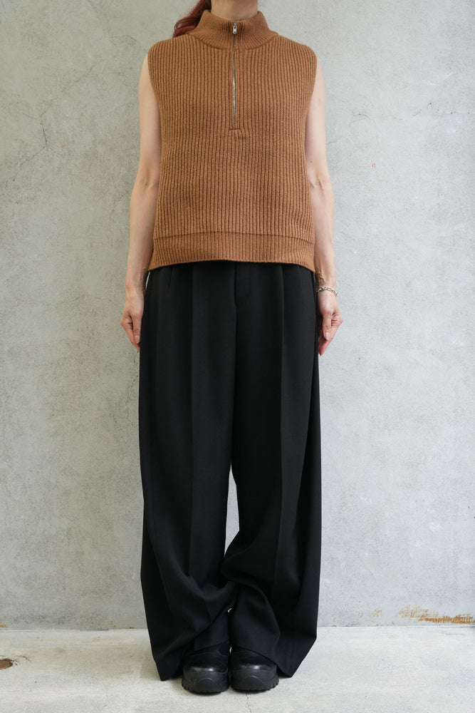
                  
                    DOESKIN BARREL-LEG PANTS-CHACOAL-
                  
                