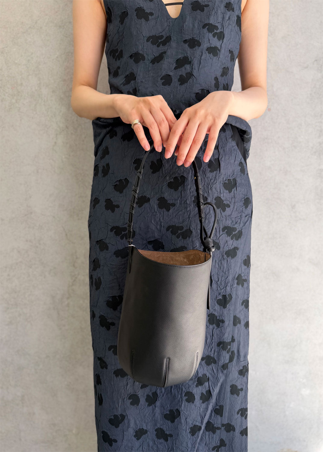 
                  
                    Mame Kurogouchi with Tsuchiya Kaban Small Mayu Bucket Bag - black
                  
                