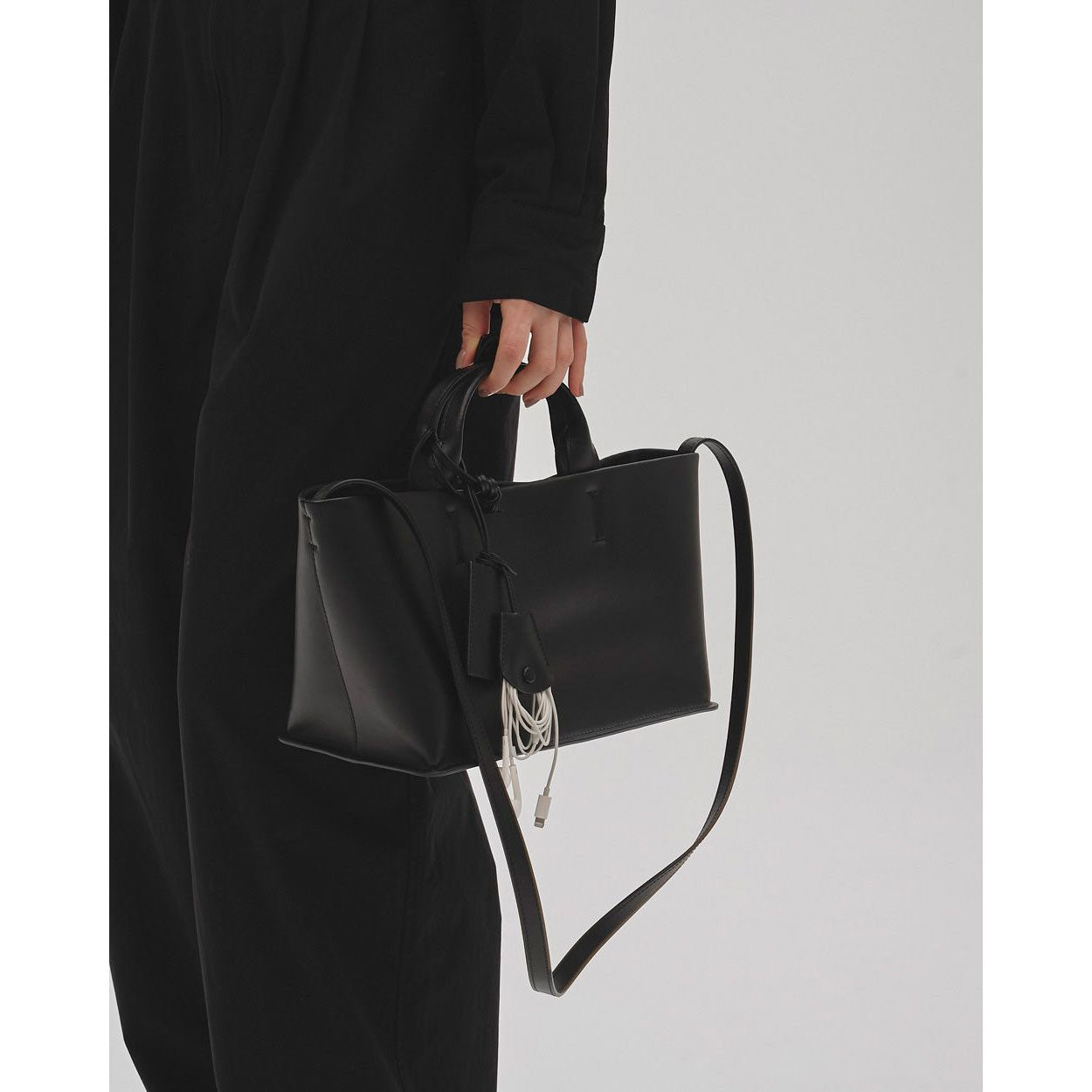 
                  
                    Useful Leather Bag(M)
                  
                