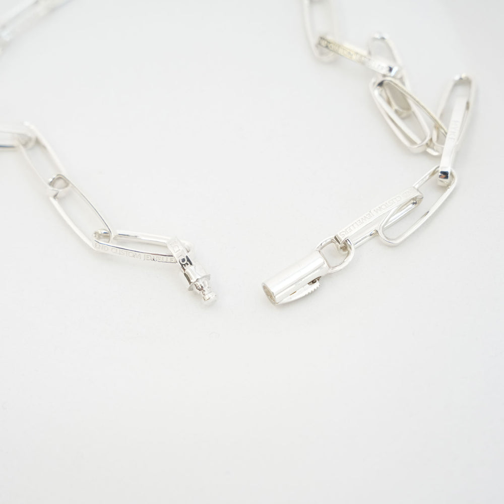 
                  
                    HALF ROUNDED CHAIN NECKLACE -SILVER-
                  
                