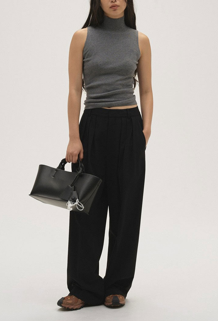 
                  
                    Useful Leather Bag(M)
                  
                