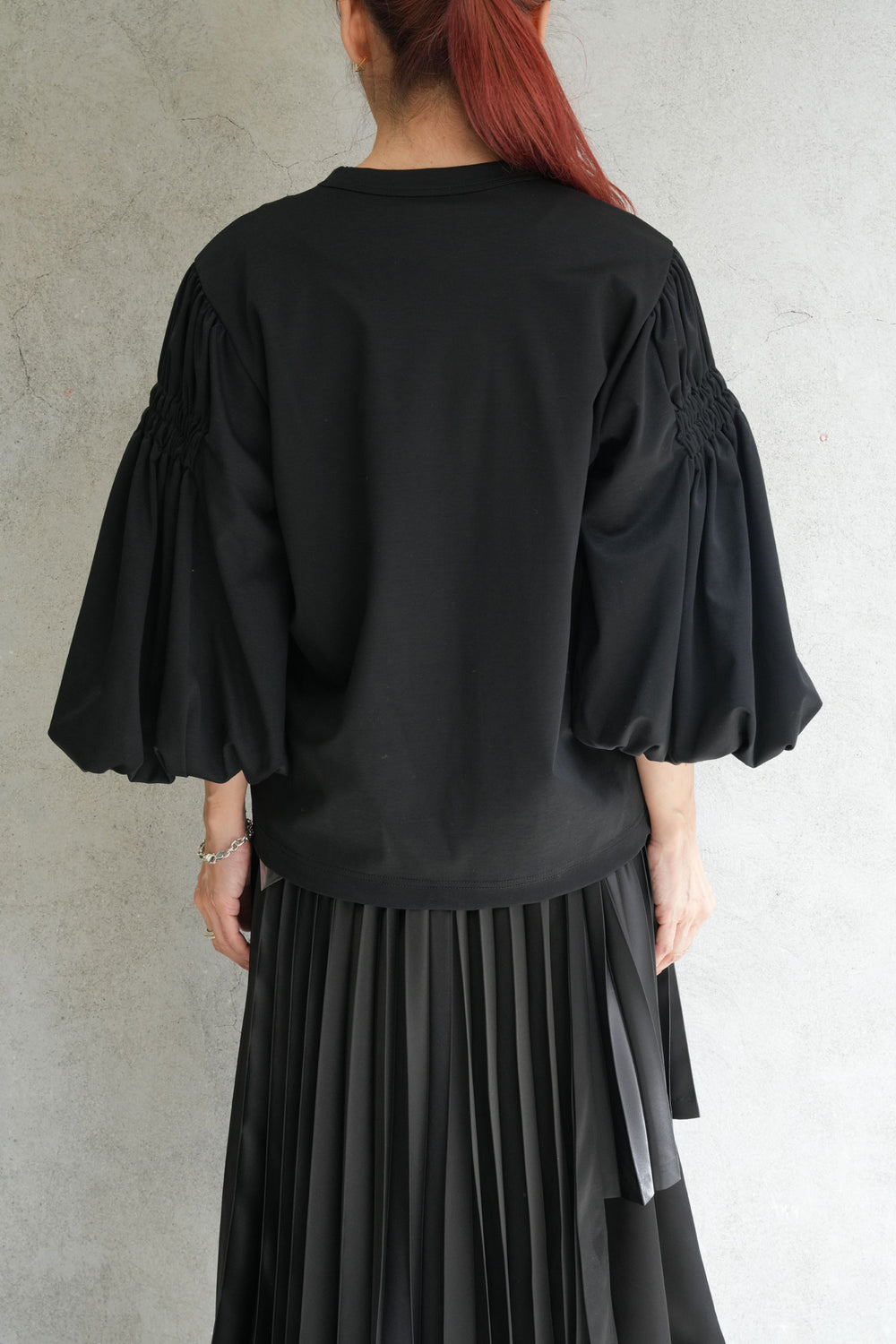 シャーリングバルーンスリーブTOPS-BLACK- – OBLIGE