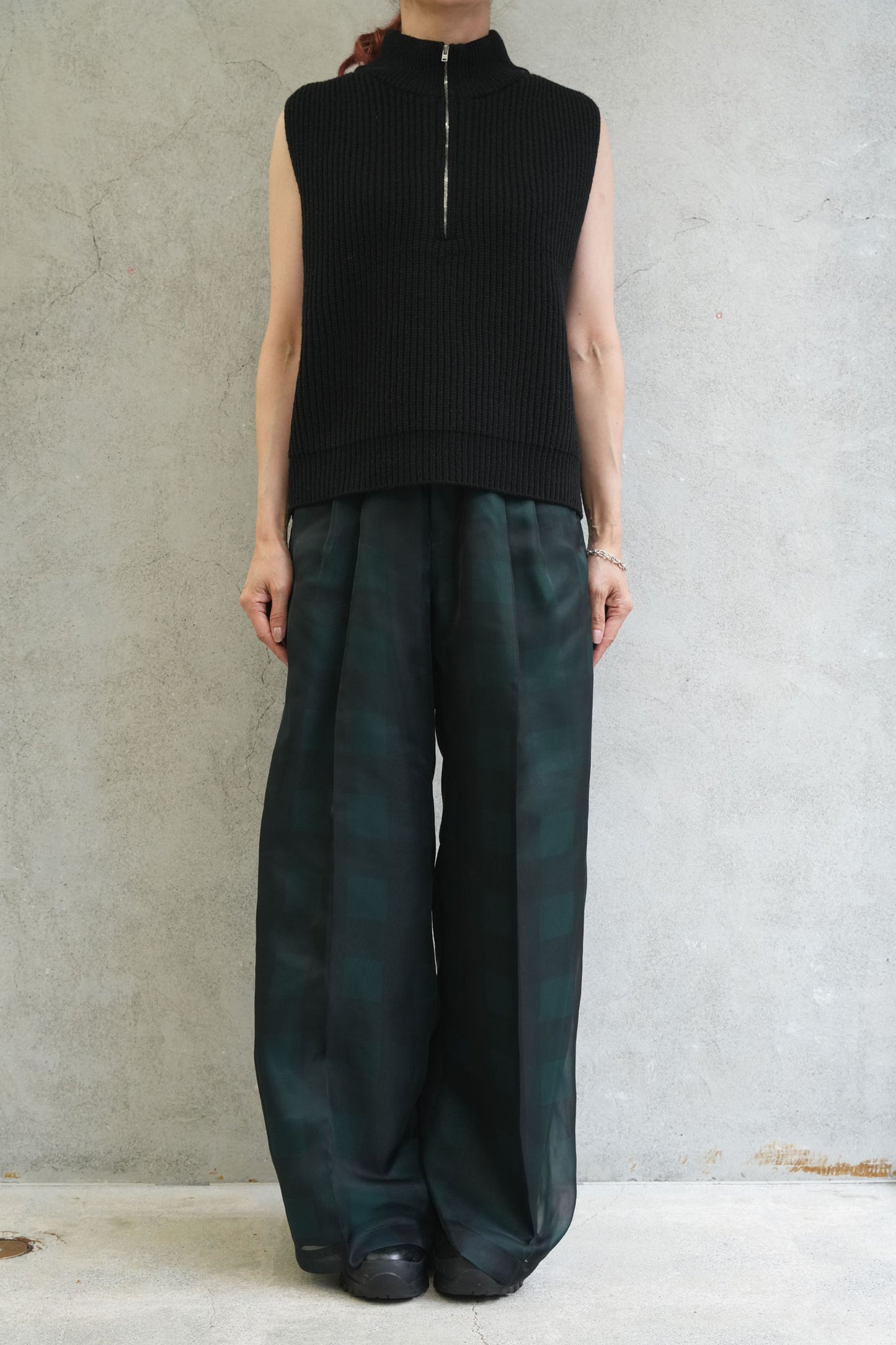 
                  
                    RIBBED KNIT WOOL VEST-BLACK-
                  
                