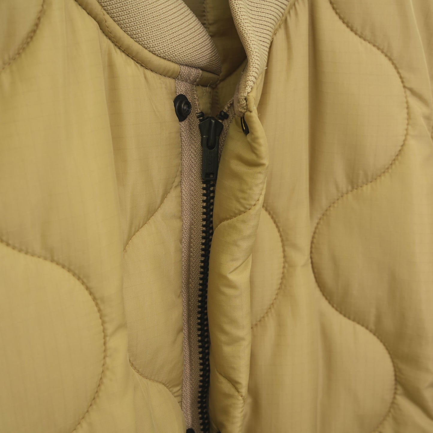 
                  
                    QUILTED LINER TYPE CWU-9/P JACKET -SANDSTONE-
                  
                